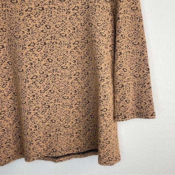 Chico’s Wild Cheetah Envelope Neckline Tee - Picture 5 of 8